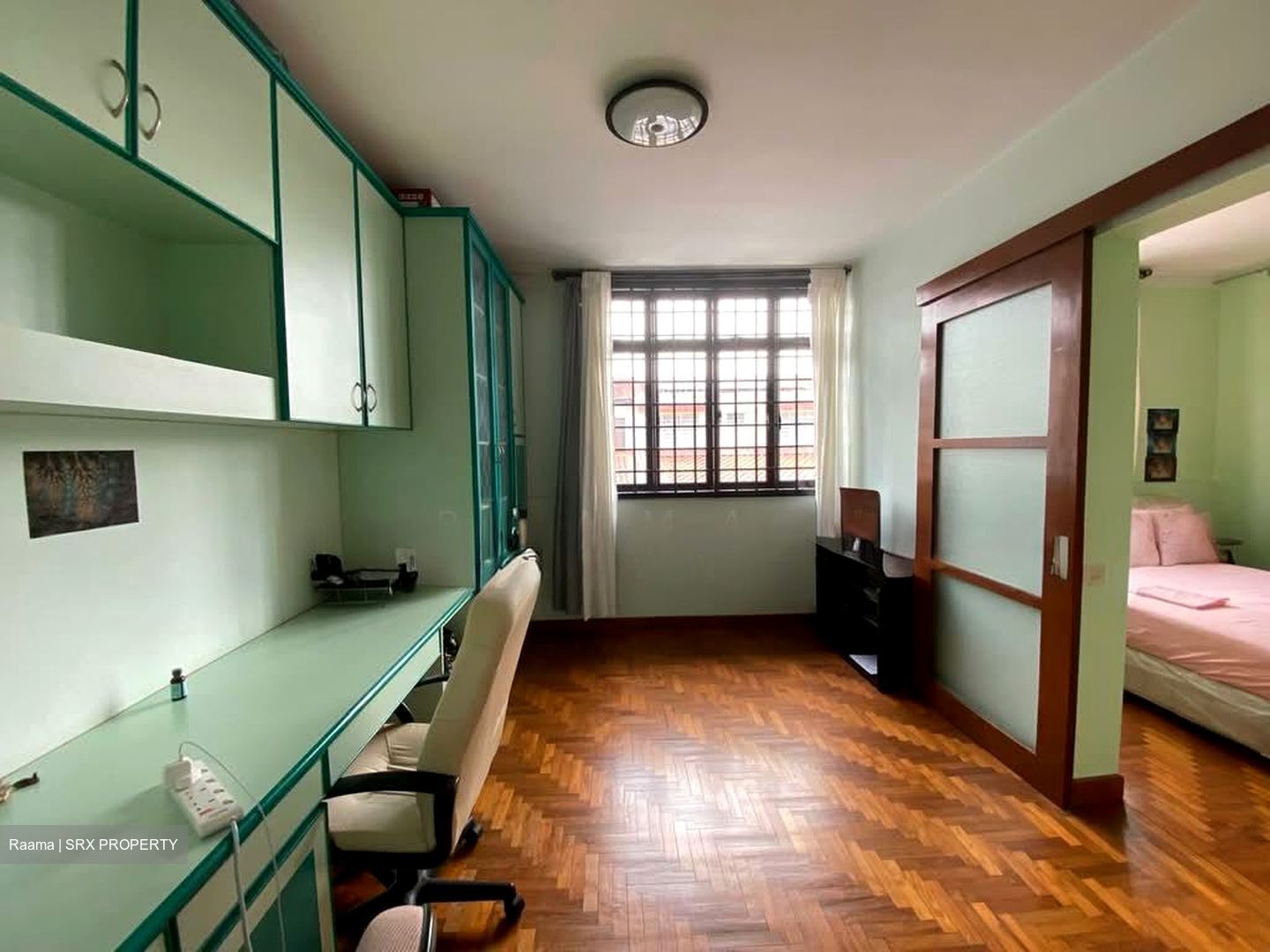 Flora Road (D17), Terrace #560816481